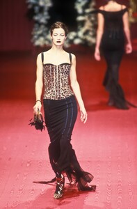 1637828491_DolceGabbana1997WomenRTW13.thumb.jpg.f4482c8541dc44cbd97361f90041a2d8.jpg