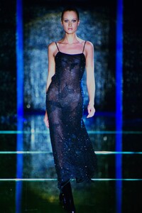 1641633478_atelier-versace-ss-1999(10).thumb.jpg.8a658d3e623b08d5326005e68081ede6.jpg