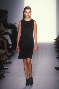 1644502239_CalvinKlein1997WomenRTW70.thumb.jpg.099f096494837e0f6a6f51ee105dc70f.jpg