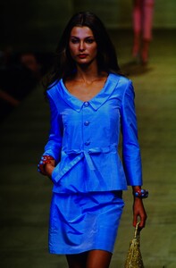 1646148944_blumarine-ss-2000(13).thumb.jpg.f9877146e44caf024eb7c6653cca6a87.jpg