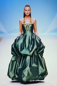 1692557443_balmain-hc-fw-1999(14).thumb.jpg.dc6d27aee5585e464285b4269d32025e.jpg