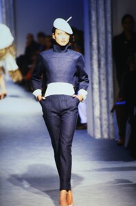 1702264992_THIERRY-MUGLER-COUTURE-SPRING-1998(2).thumb.jpg.e9f257da4aece549fb995befe7b5bfd0.jpg