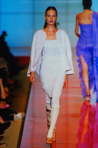 1707636759_valentino-hc-fw-1999 (11) .thumb.jpg.dec0b720f7cb9a3604eada82dbc3598a.jpg