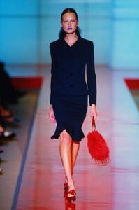 1715562461_valentino-hc-fw-1999(7).thumb.jpg.084e91d8ffe695705e182275b3b51fbb.jpg