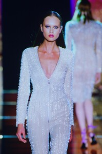 1720172568_atelier-versace-fw-1999(6).thumb.jpg.49ae0f72efd246e38a2c393db1d411f9.jpg