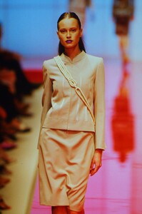 1720772490_valentino-hc-fw-1999(4).thumb.jpg.9cddcf45fc96d52e7a8704c8096cf7fd.jpg