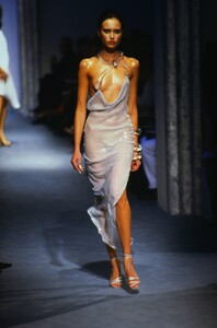 1747684945_THIERRY-MUGLER-COUTURE-SPRING-1998(9).thumb.jpg.00eb1c96d5ee4f12fd7e1cb7c88da05c.jpg