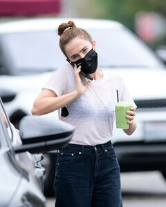       zoe110521BZNimage125.jpg
