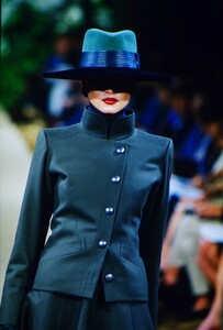 1756002409_ysl-hc-fw-2000(1).thumb.jpg.a4e0c6306a91bf9c9c893a864d2af77f.jpg