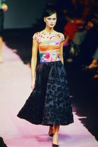 1766589763_christian-lacroix-ss-1999(1).thumb.jpg.7eb486ac857981ab29b1e8b28eb10cb9.jpg