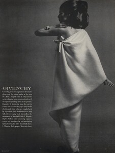 1766674936_Givenchy_Klein_US_Vogue_April_15th_1967_04.thumb.jpg.e417222a09019dbd43d5f31bfaaef539.jpg