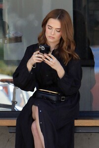       zoe260521BZNimage102.jpg
