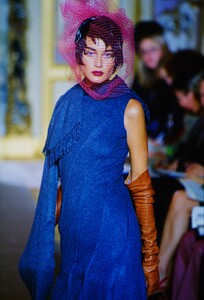 1800441239_jean-paul-gaultier-couture-fall2000(5).thumb.jpg.8cae6313305ad66195fa038bf256f093.jpg