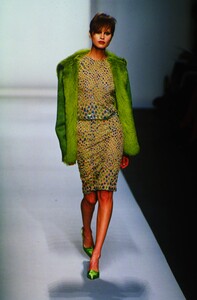 1831704897_oscar-de-la-renta-fw-2000(4).thumb.jpg.1e82c35bb8f19f3cd9a3b4febda378e4.jpg