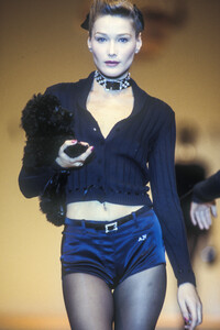 1884044928_Blumarine1995WomenRTW39.thumb.jpg.fa5e9bce6e169bb53b4a30ade08f2b55.jpg