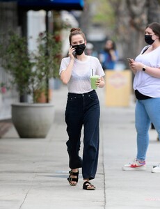       zoe110521BZNimage109.jpg