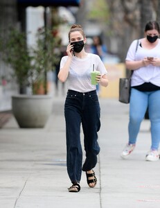       zoe110521BZNimage113.jpg