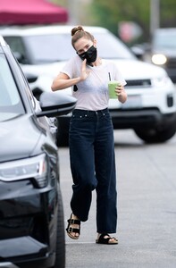       zoe110521BZNimage126.jpg
