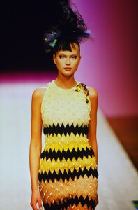 1989117448_ChristianLacroixCoutureFall1999 (4) .thumb.jpg.64c0de451e20a9da47b496003aa534b3.jpg