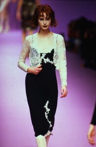 1993101314_lolita-lempicka-ss-1997(10).thumb.jpg.853f073aff48ac928301e24d2f09ce21.jpg