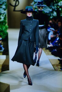 2039300623_ysl-hc-fw-2000(3).thumb.jpg.533bf00557128bd8043f1bfc73ae486d.jpg