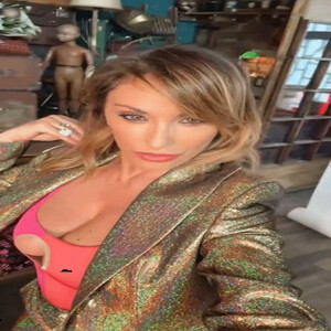 Sabrina Salerno gif imagen (18).jpg