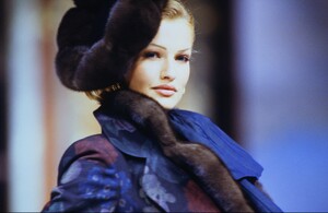 2060339677_dior-hc-fw-1992(7).thumb.jpg.675f61954a5d2a5d639bcbc8533250fa.jpg