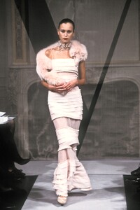 2079035450_Valentino1998HauteCouture94.thumb.jpg.6c20825e07705495b0f0c6773b3874f1.jpg