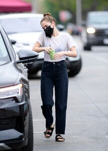       zoe110521BZNimage131.jpg