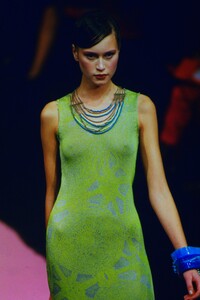 2089495733_christian-lacroix-ss-1999(6).thumb.jpg.39c608dbaff9d23040d129363f5b42ee.jpg