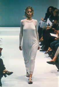 2097075052_Krizia1998WomenRTW41.thumb.jpg.ab1f522b0a59630727b53f00df767967.jpg