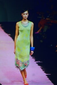 2102906451_christian-lacroix-ss-1999(8).thumb.jpg.f691f62ca8df1c7b4576390b210414f9.jpg