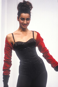 2104584045_DolceGabbanaFall19917.thumb.jpg.2135b59aa0fa902e5f63b8e06d1f56a0.jpg