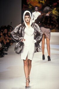 2121481455_VivienneWestwood1995WomenRTW153.thumb.jpg.47ee8e0d40ef052a5167735b37053cab.jpg