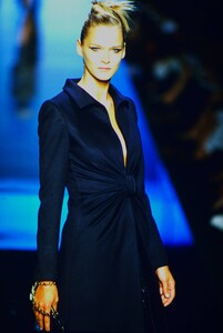 2125713960_ValentinoCoutureFall2000(3).thumb.jpg.dcfe2cffa72a126261976693cb316f1d.jpg