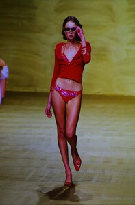 27884505_blumarine-ss-2000(8).thumb.jpg.909842afaf47a9e1a101d9c3b61497c5.jpg