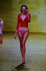 280011514_blumarine-ss-2000(7).thumb.jpg.3adc1f55667767f4a0fda6f5c890a301.jpg