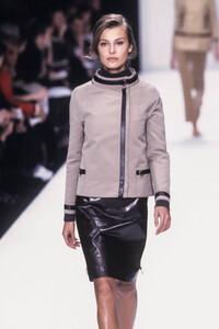 288175657_MarcJacobsFall20002.thumb.jpg.97879e02e9e1cb61c47276b48aef2d6d.jpg