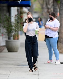       zoe110521BZNimage118.jpg