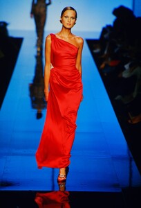 299567515_ValentinoCoutureFall2000(25).thumb.jpg.ba12928d73a37e0dab9a8af1a83d3c86.jpg