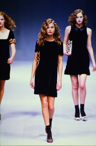 314376707_blumarine-fw-1999(7).thumb.jpg.f15c37272c6bc2509e63fb1b269a31a0.jpg