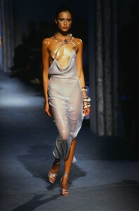 316959126_THIERRY-MUGLER-COUTURE-SPRING-1998(10).thumb.jpg.de44d12ccb167bb7298e2c02630ff736.jpg