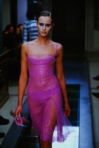 347730457_atelier-versace-fw-2000(9).thumb.jpg.3b9cf9834603e536fcd075a0665ba39b.jpg