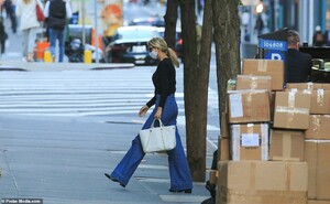 42263284-9515367-Ivanka_Trump_s_Secret_Service_detail_kept_a_watchful_eye_from_a_-m-22_1619525700556.jpg