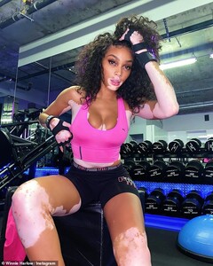 42510420-9537339-Sporty_Winnie_Harlow_showed_off_her_incredible_physique_in_a_ser-a-65_1620042109946.jpg