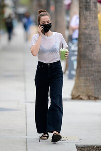      zoe110521BZNimage122.jpg