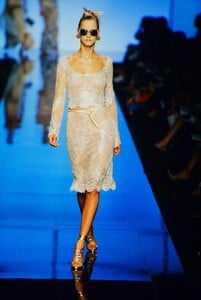 473523790_ValentinoCoutureFall2000(7).thumb.jpg.2391494ce96d6bef41eb35c8523c5186.jpg