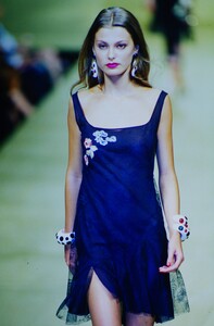 478556817_blumarine-ss-2000(10).thumb.jpg.bab25e012aeff1edcc445d59774a63ac.jpg