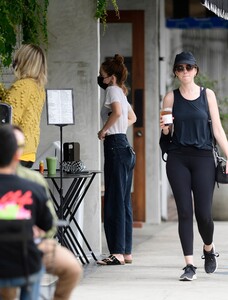       zoe110521BZNimage102.jpg