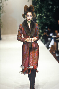 542773614_PierreBalmain1997HauteCouture21.thumb.jpg.6e016eb409672c8fe209ba80629fc613.jpg